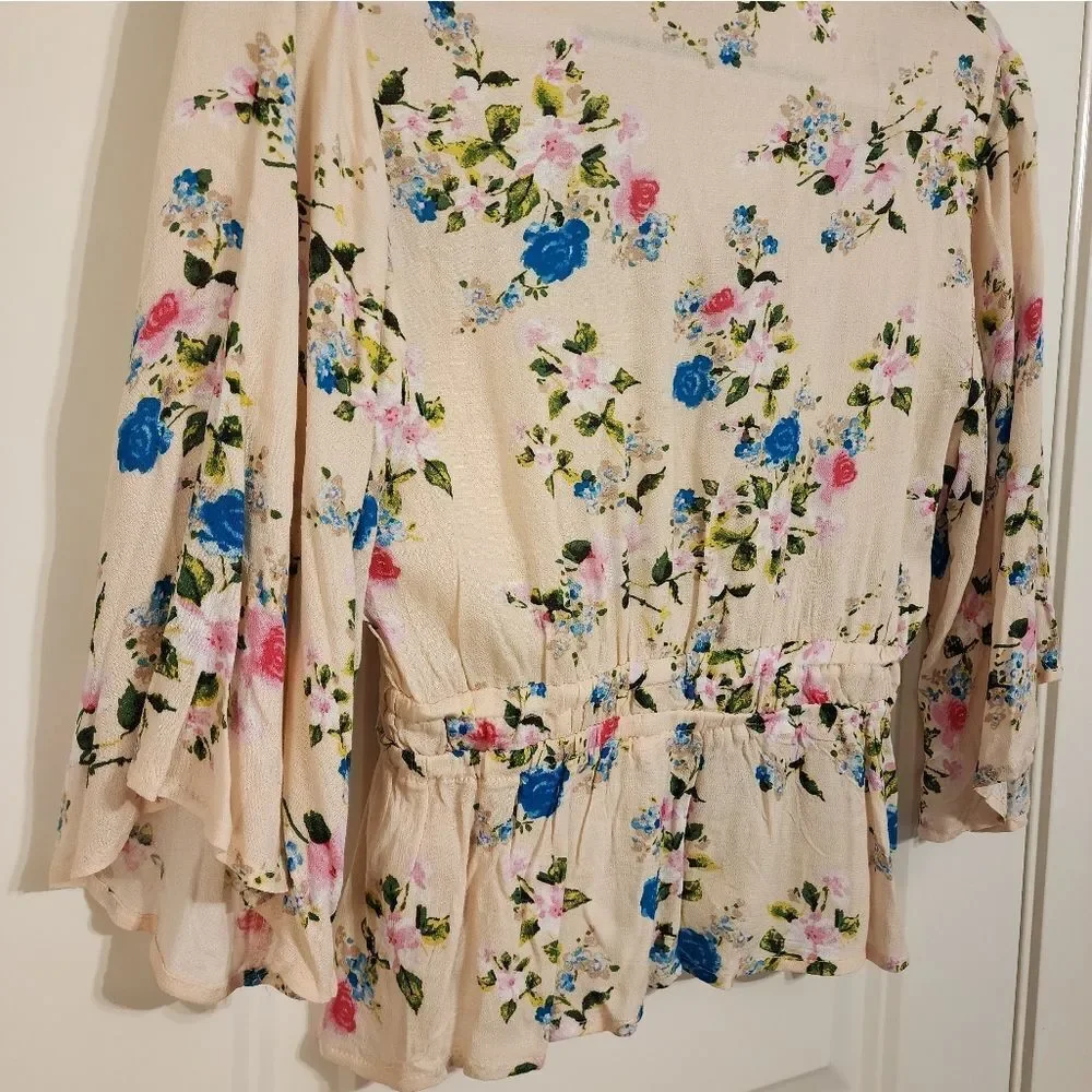 Vylette Top - Picture 4 of 4